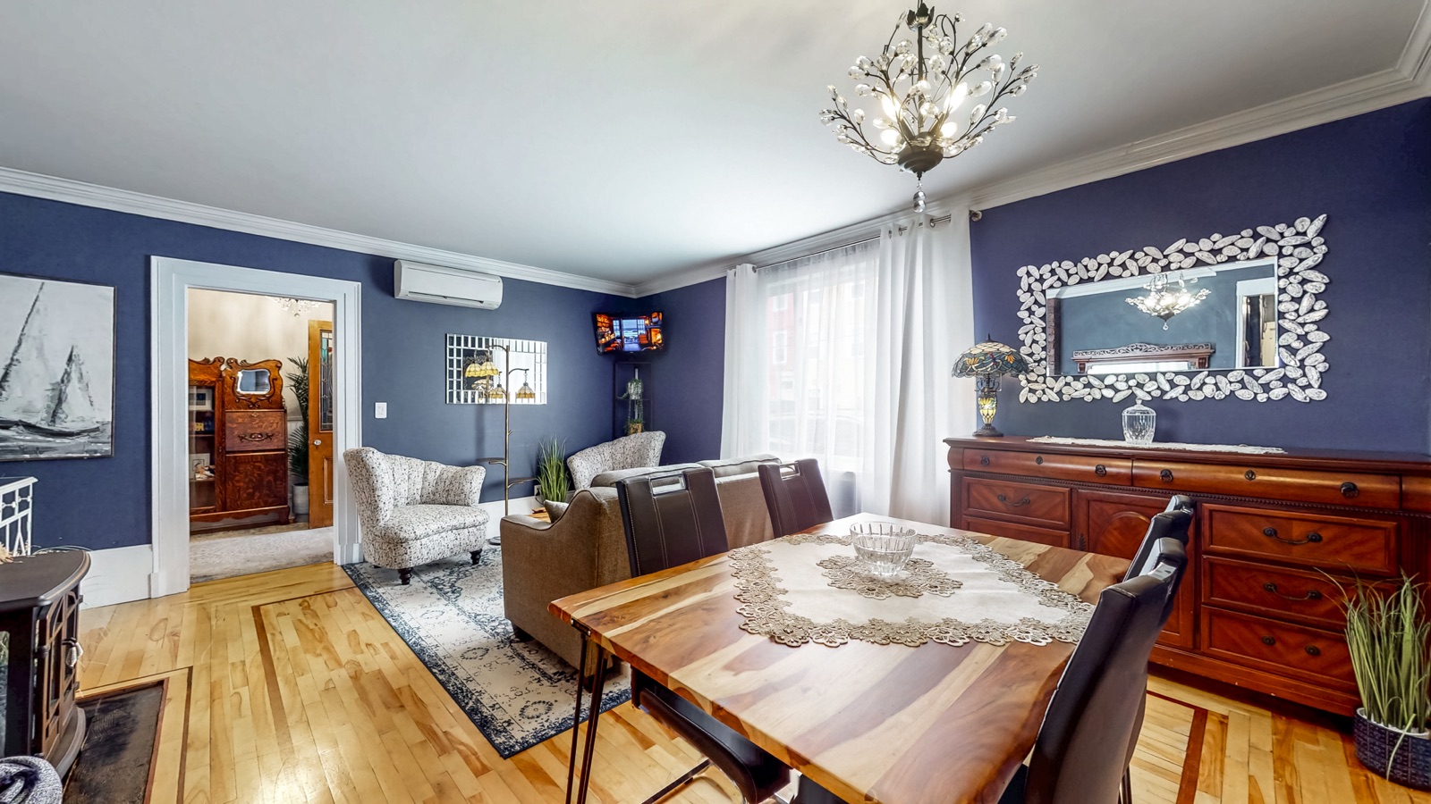 Dining room and living room connection