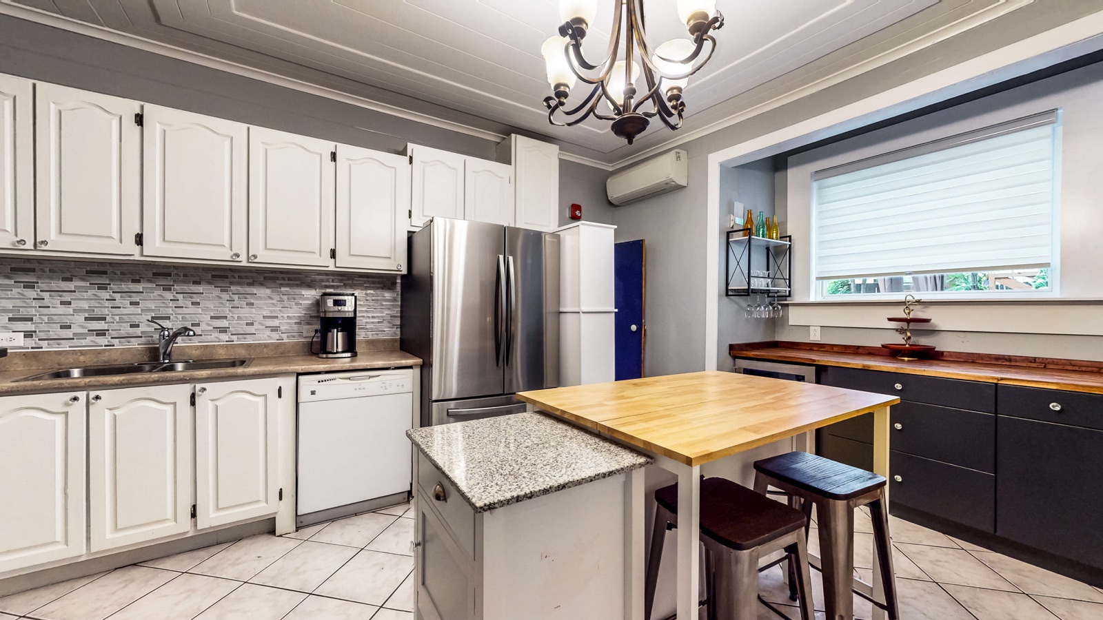 Bright kitchen with island